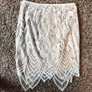 Signature 8 white lace skirt - size small